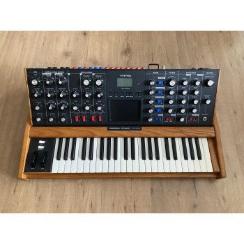Moog MiniMoog Voyager Performer  44-Key Monophonic Synthesizer 